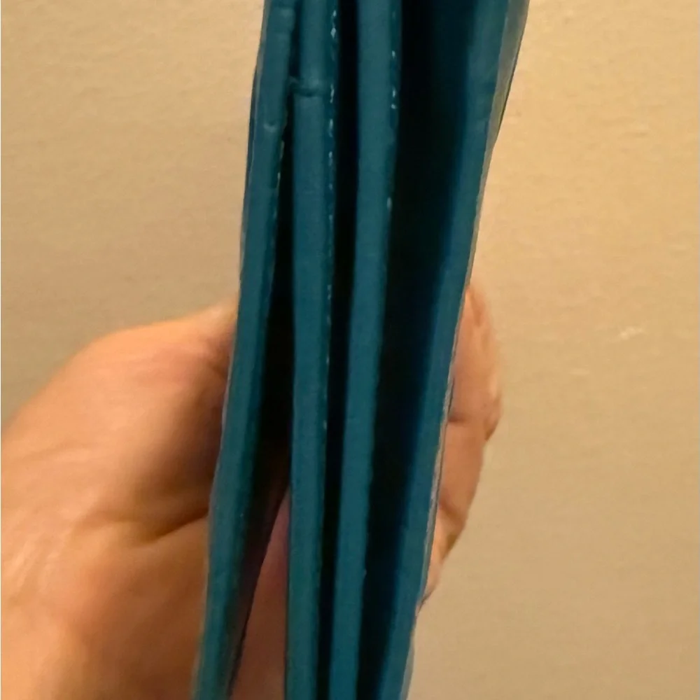 🔥SOLD🔥STUNNING 🤩 Yves Saint Laurent Embossed Leather Wallet ✨ - Picture 15 of 16